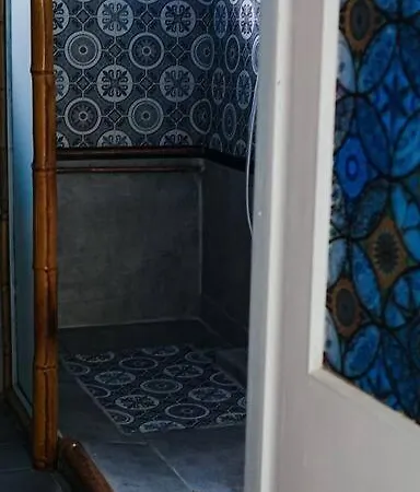 Sahara With Shared Bathroom In Centre Apartman