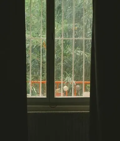 Sahara With Shared Bathroom In Centre