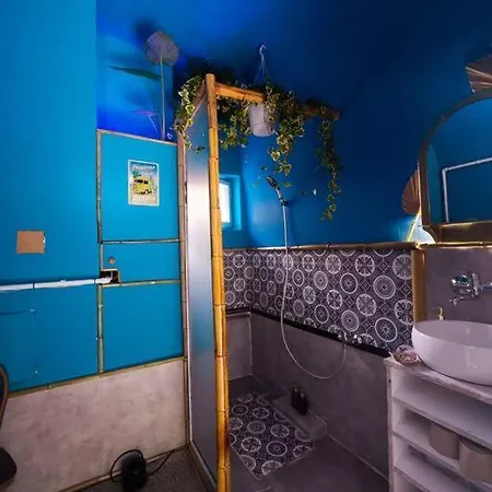 Daire Sahara With Shared Bathroom In Centre