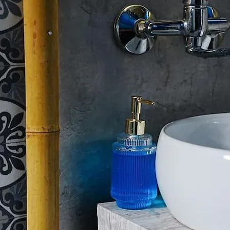 Sahara With Shared Bathroom In Centre Apartamento