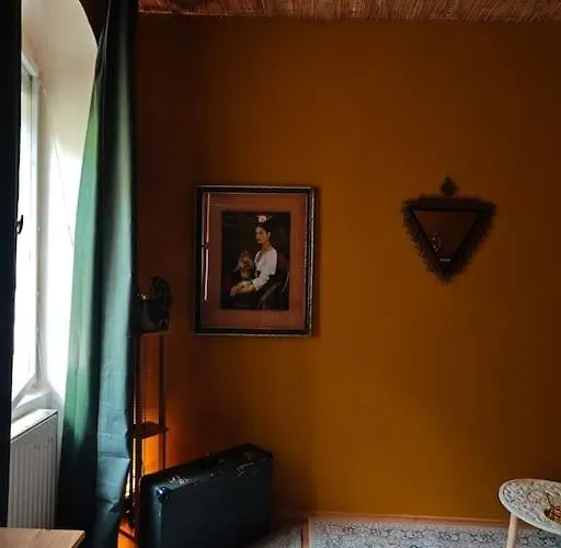 Sahara With Shared Bathroom In Centre