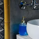 Sahara With Shared Bathroom In Centre Apartmán