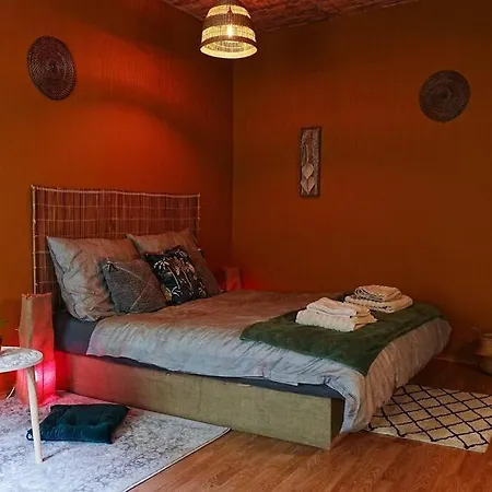 Sahara With Shared Bathroom In Centre Apartmán Bratislava